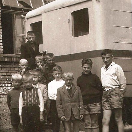 1958. Wyjazd na kolonie PZGS wadowice. Drugi z prawej Wojtek Kasprzycki, u góry Jasiu Kudela. Pod nim chyba Jurczak ze Świtalskim. Może kogoś rozpoznacie.