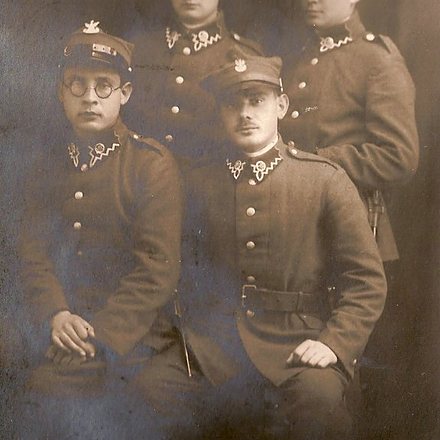 Cieszyn 1929 rok, z lewej siedzi I.Fik, za nim Jasiu