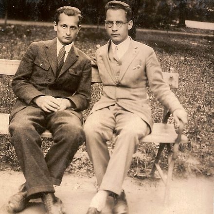 J.Sarnicki i I.Fik w parku 19270