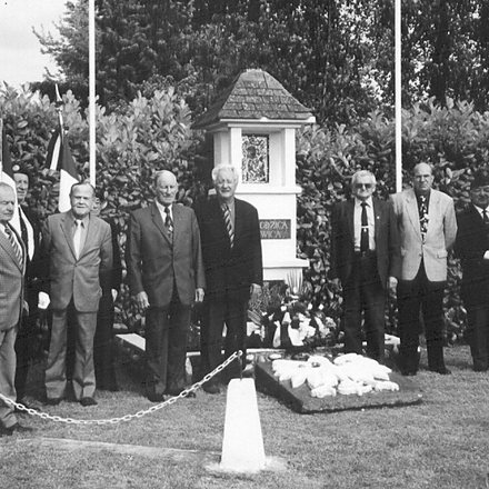 Kapliczka w Idron koło Pau wg projektu Cyrula. w 1942 rok. Uroczystość 2004 rok.0