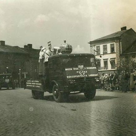 Obchody pierwszomajowe w 1951 roku. Rynek