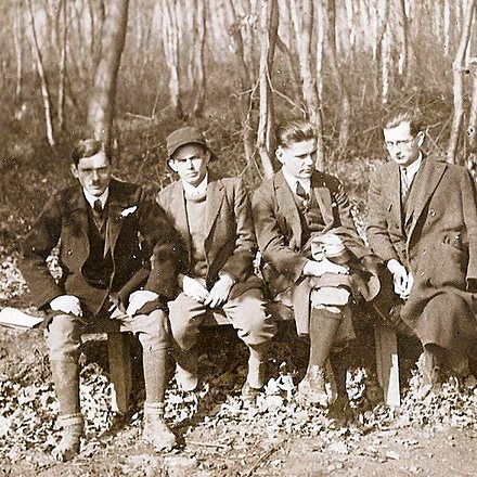 Od prawej J.Sarnicki, W.Bałys, ok.1938, park,0