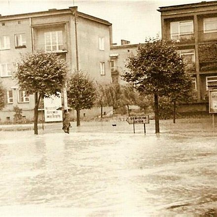 Powódź na osiedlu Westerplatte, skrzyżowanie ulicy Krakowskiej i Zatorskiej0